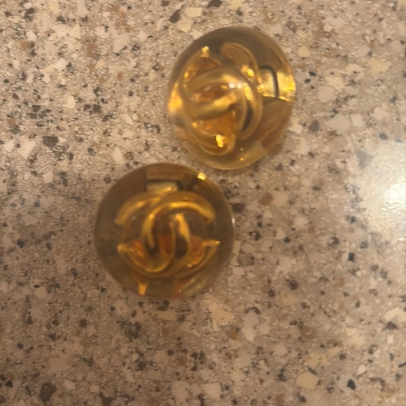 Vintage clip on Chanel earrings . Great condition - Picture 4 of 6